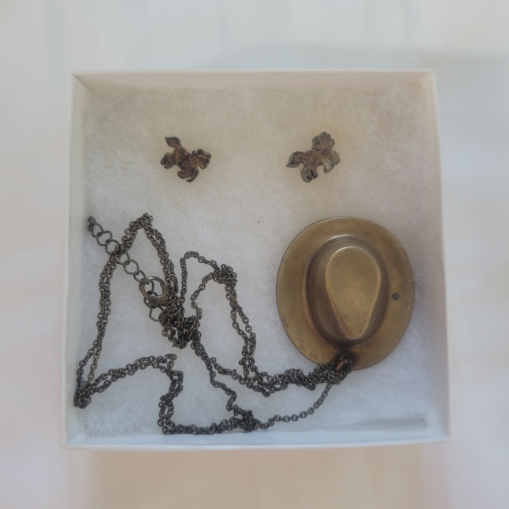 Cowboy hat necklace with wooden horse earings